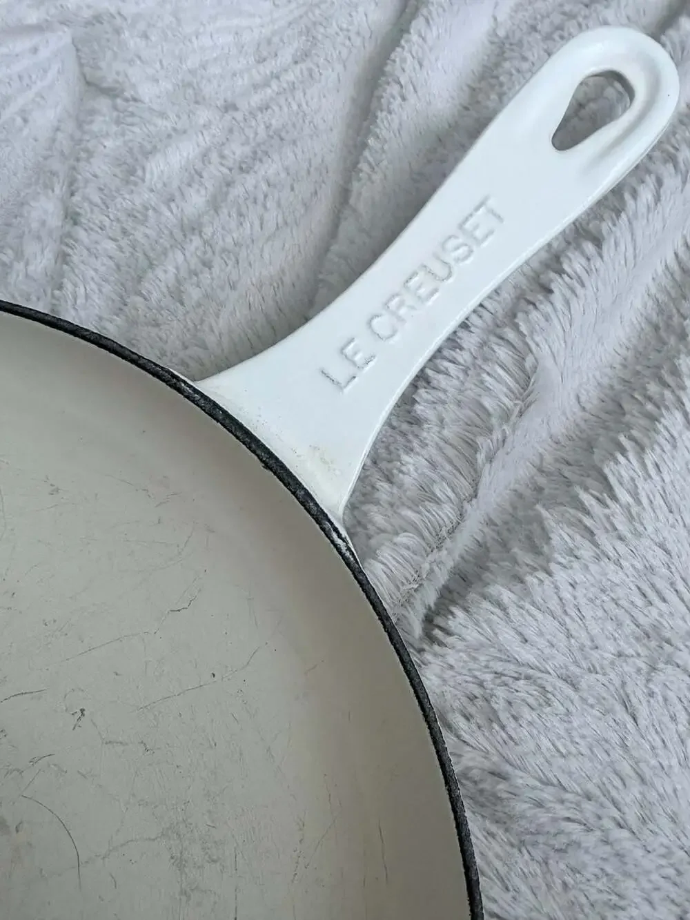 Le Creuset Enameled Cast Iron Signature Skillet, White